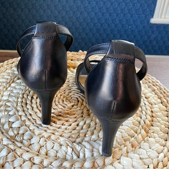 Clark’s “Laureti Grace” Shoe with Ankle Strap Size 7.5 10/10 - Picture 4 of 6